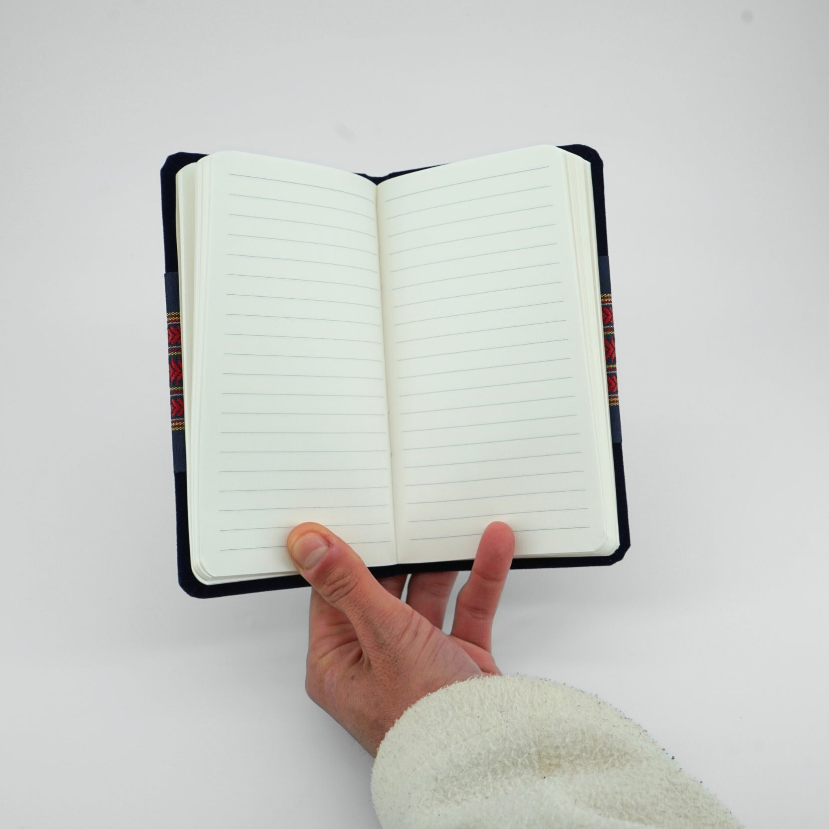 Notebook bleu velour avec détails khomsa