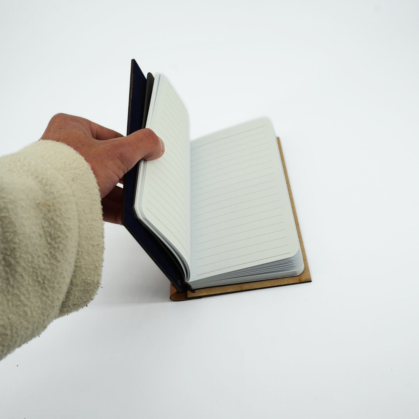 Notebook noir velour avec détails khomsa