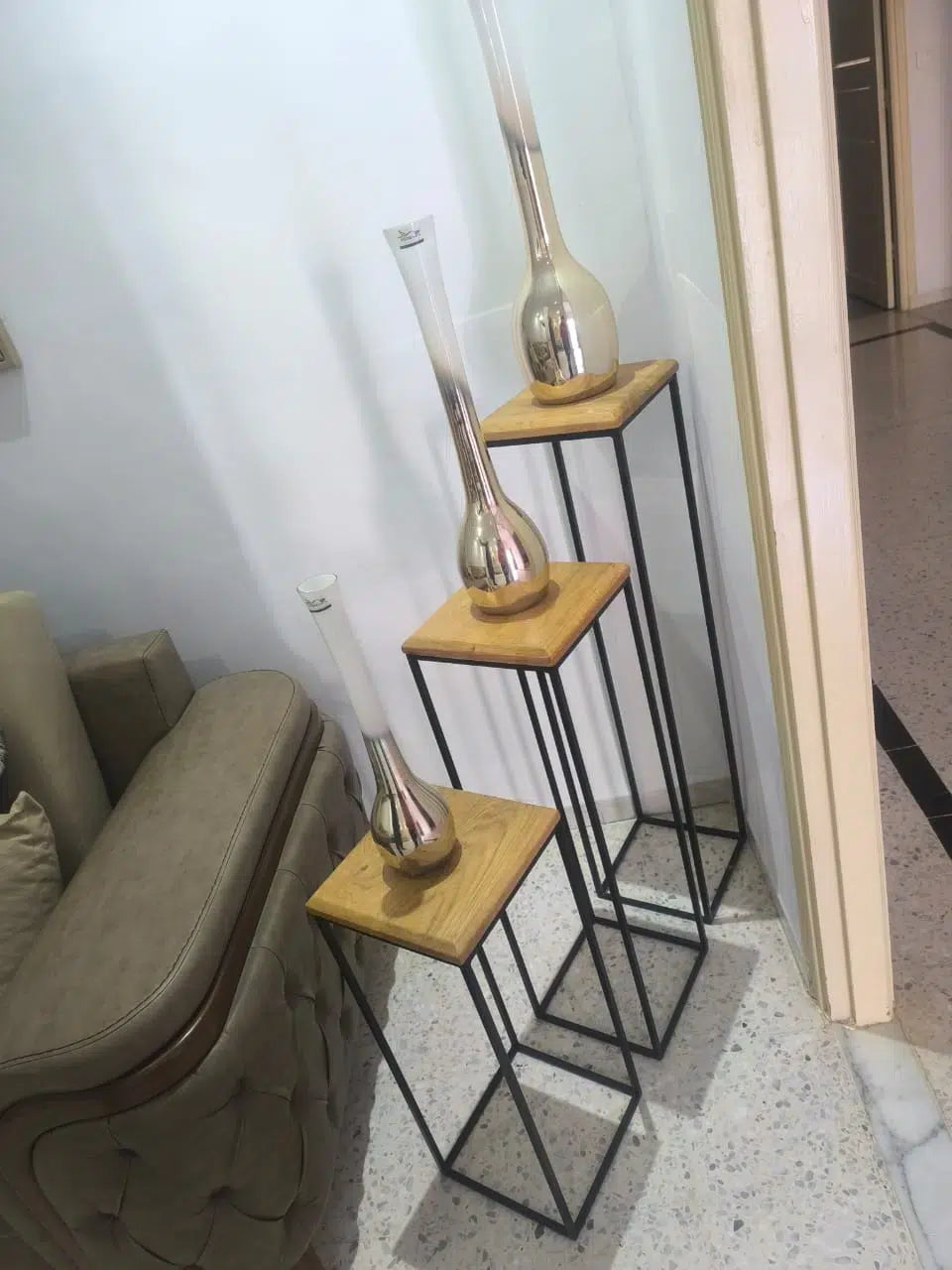 Ensemble de trois éléments décoratifs pour entrée et salon en acier et bois fraké