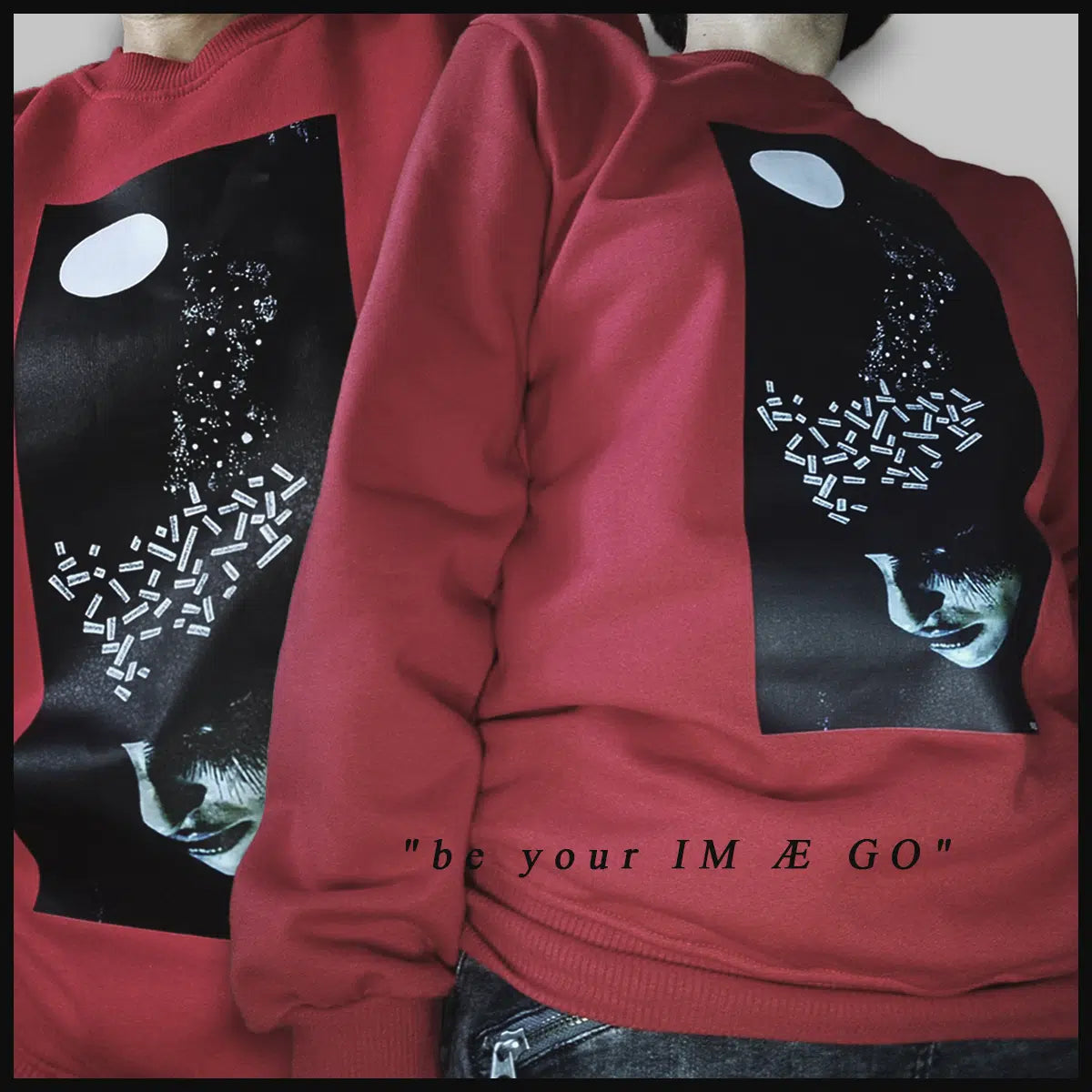 Sweatshirt rouge unisexe inspiré de l’Œuvre “Esprit” (Taille M)