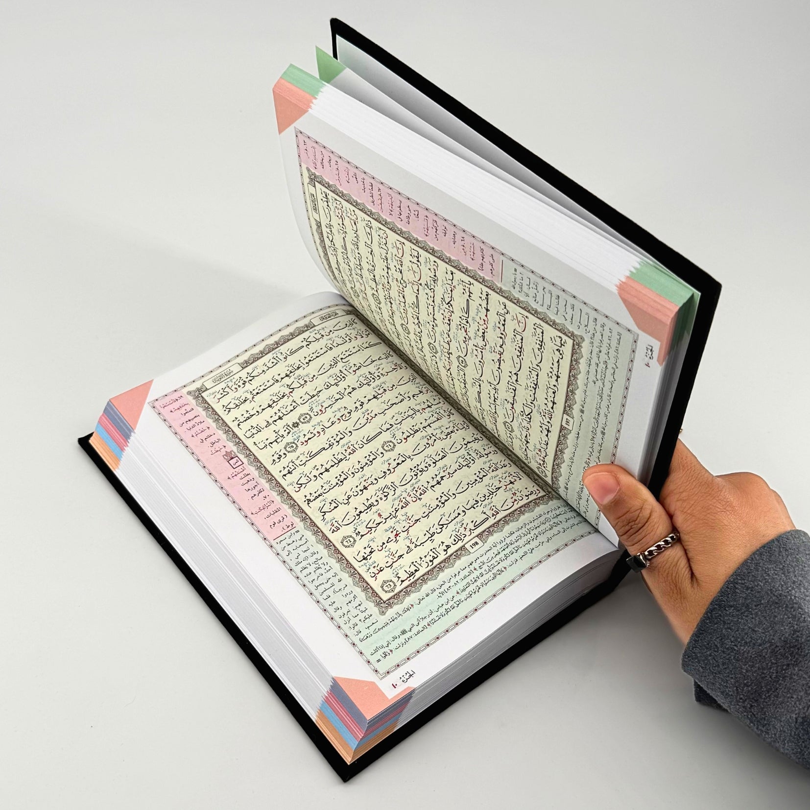Coffret Coran noir avec marque-page à l’ambre et chechia