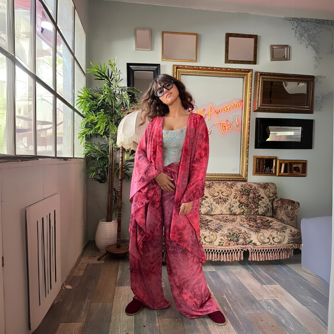 Pancho et pantalon large avec broderie sur le dos
