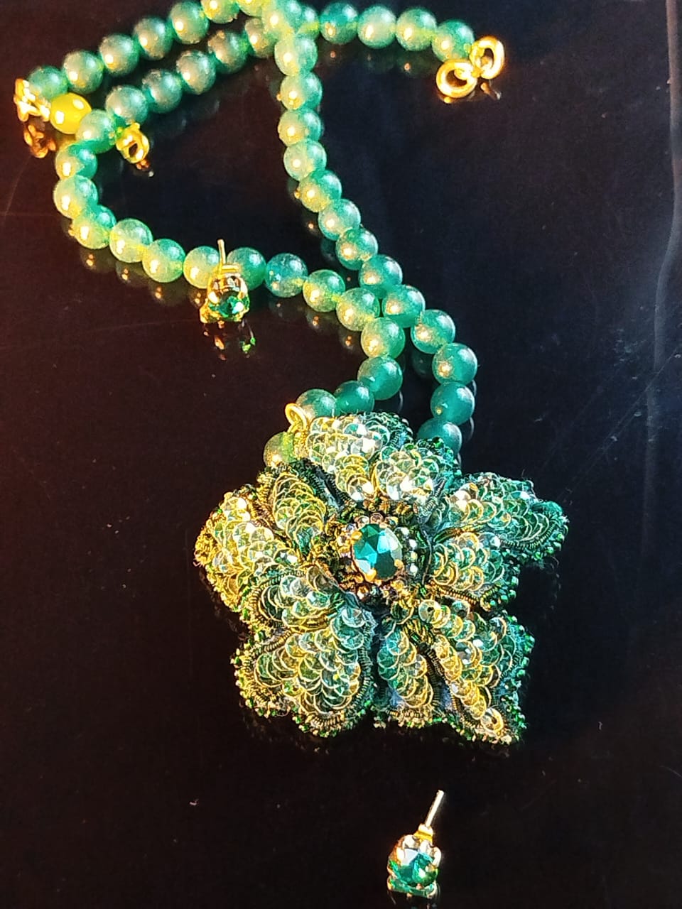 Collier brodé Agate vert