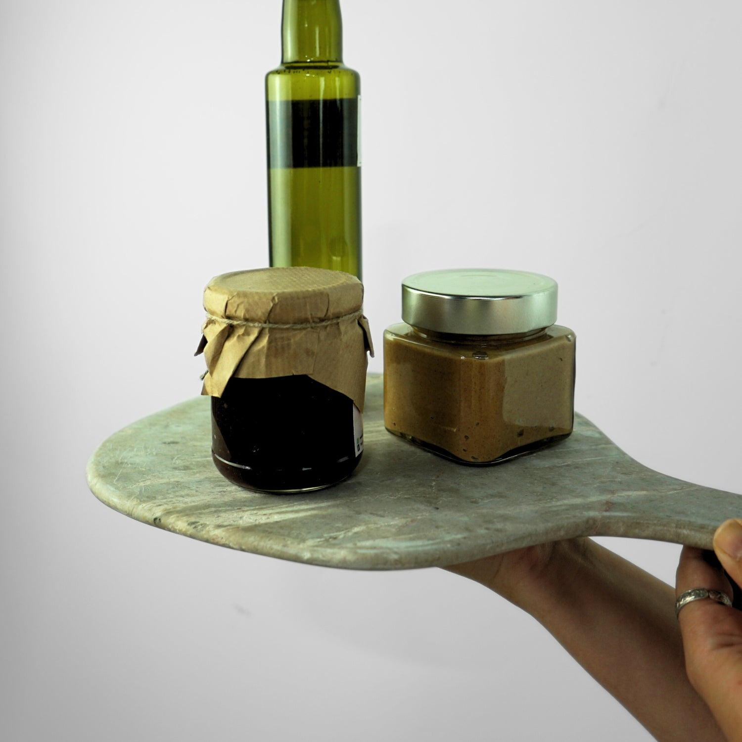 Plateau marbre minimaliste : luxe irrésistible pour votre table