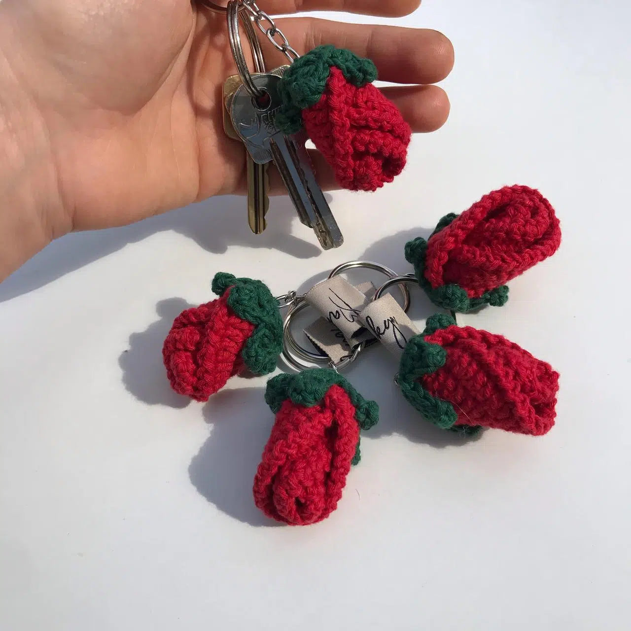 Porte-clés rose en crochet fait main idéal pour clés et sacs