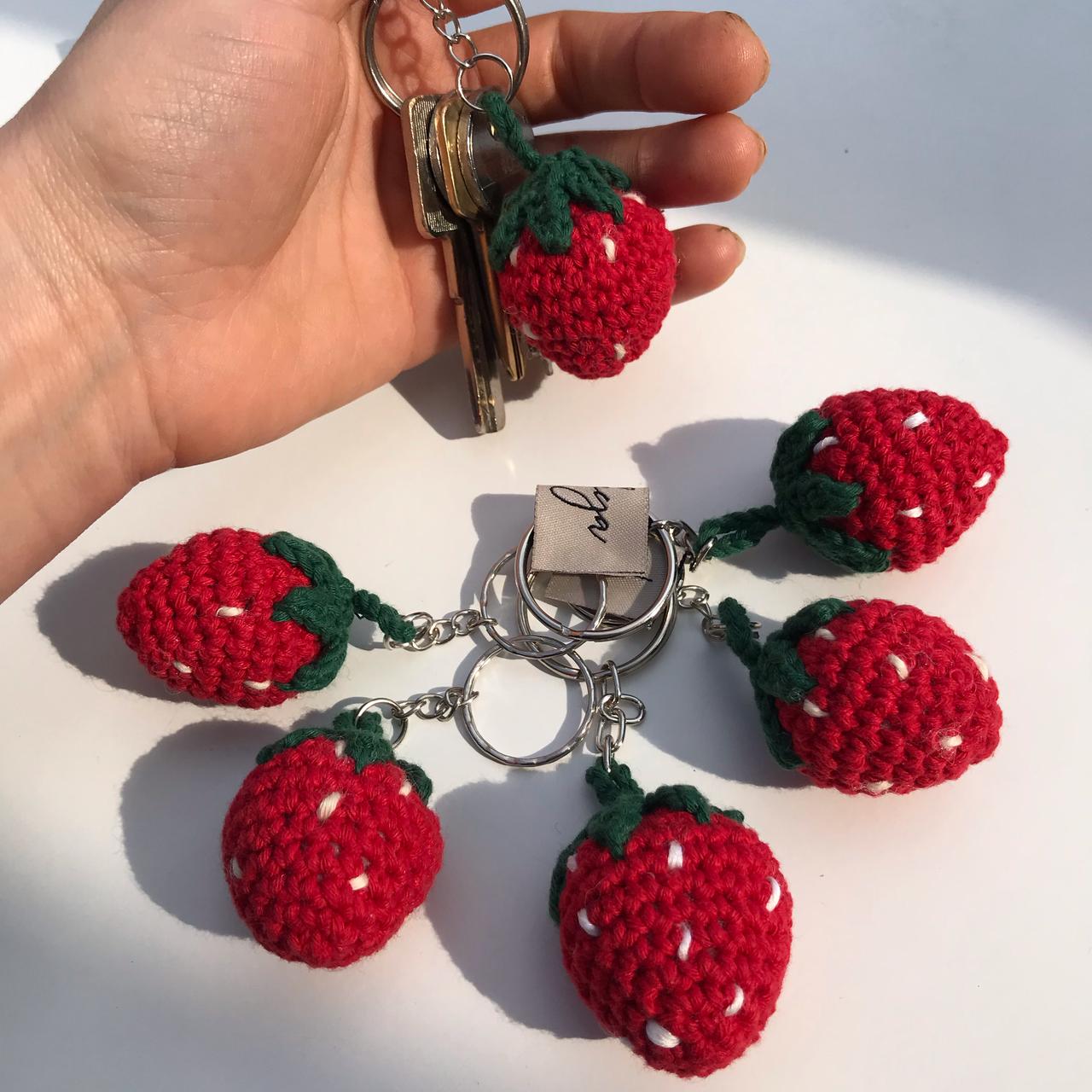 Porte-clés fraise en crochet fait main idéal pour clés et sacs