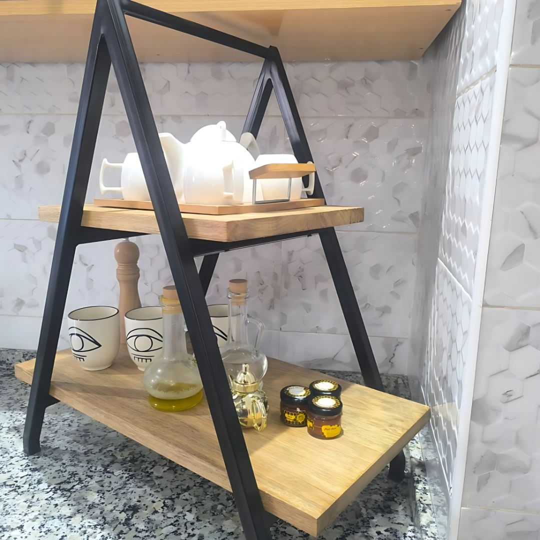 Présentoire buffet pyramide à deux étages en bois fraké et acier noir (70x50cm)