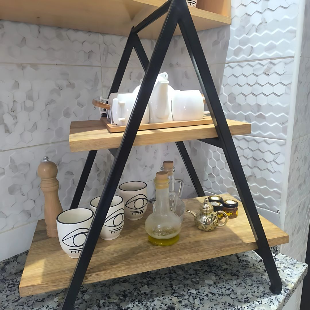 Présentoire buffet pyramide à deux étages en bois fraké et acier noir (70x50cm)