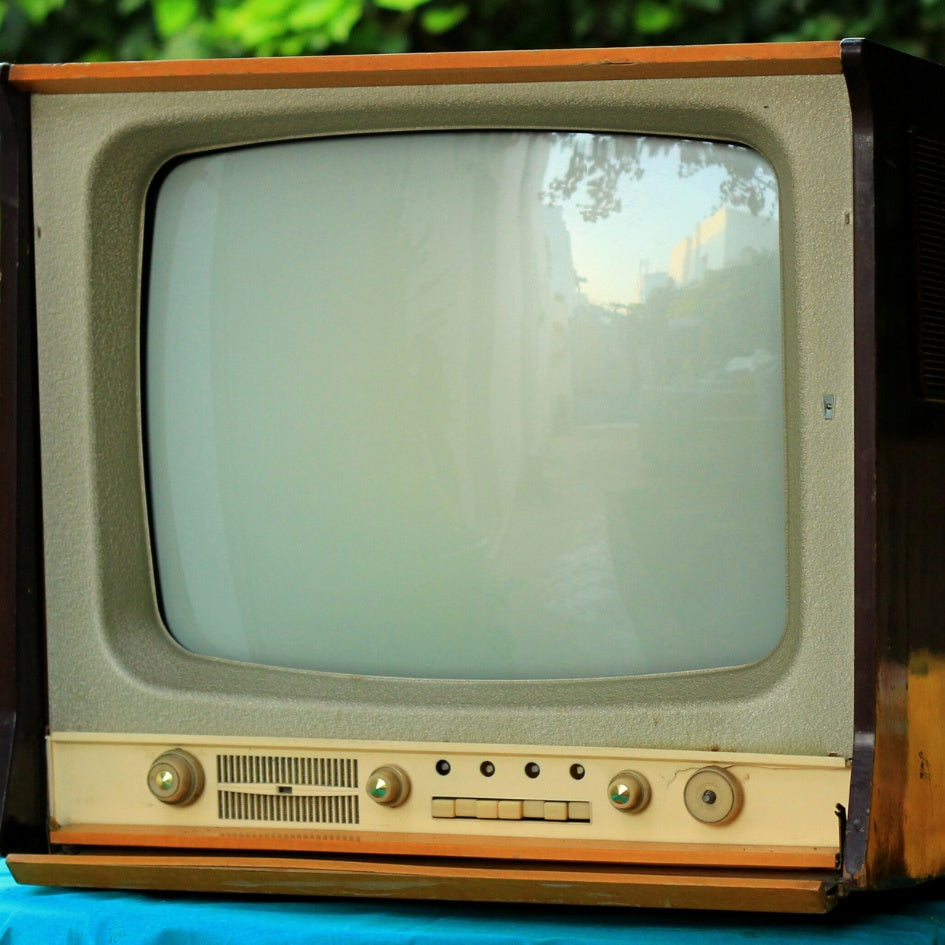 radio vintage meuble Schneider neuf pour une déco rétro irrésistible