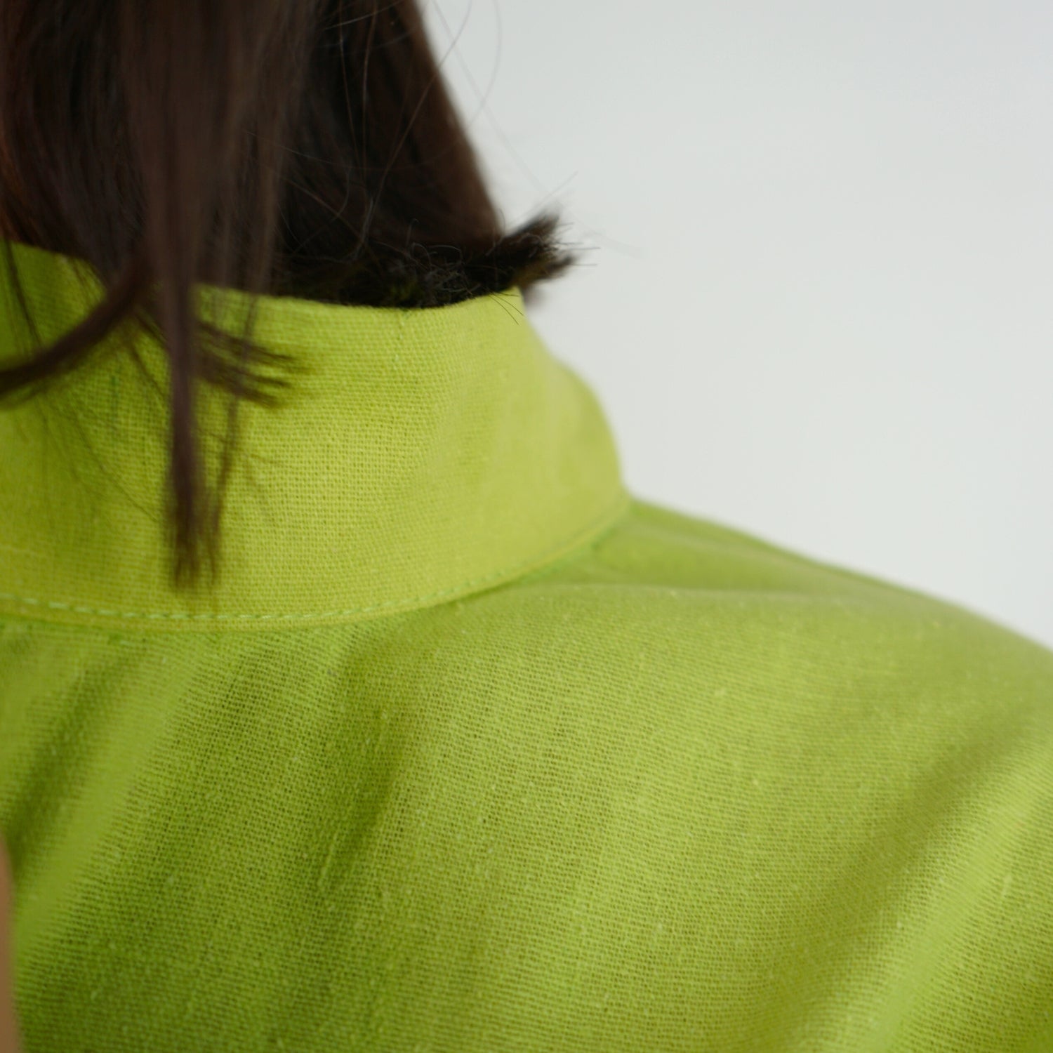 Robe verte en laine brodée à la main