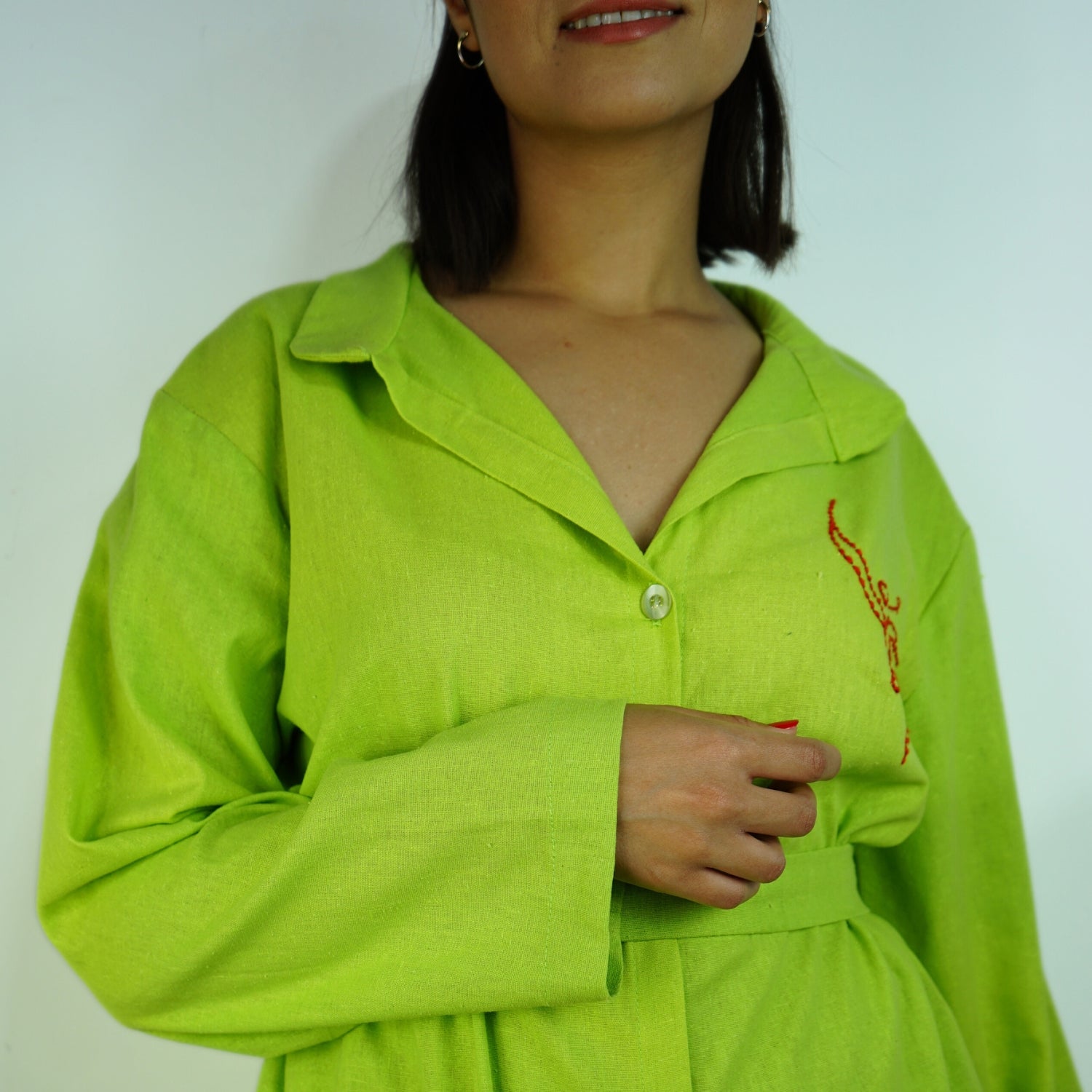 Robe verte en laine brodée à la main