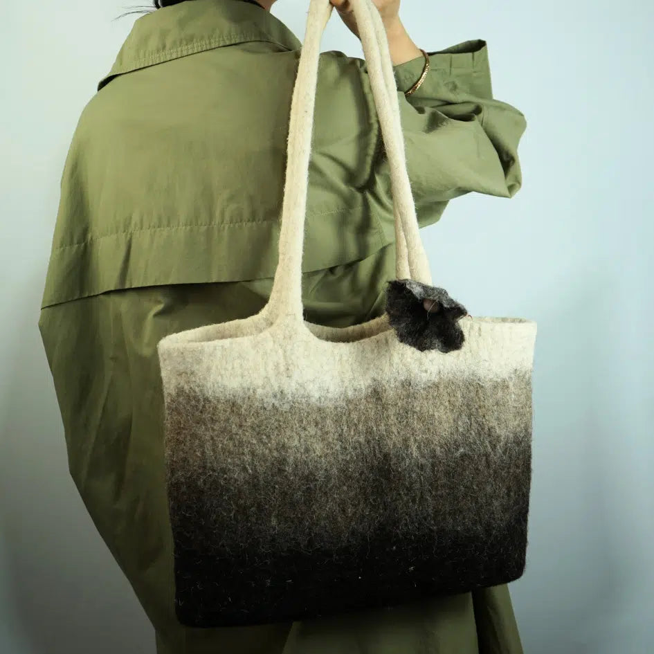 Sac à main en laine feutrée dégradé naturel