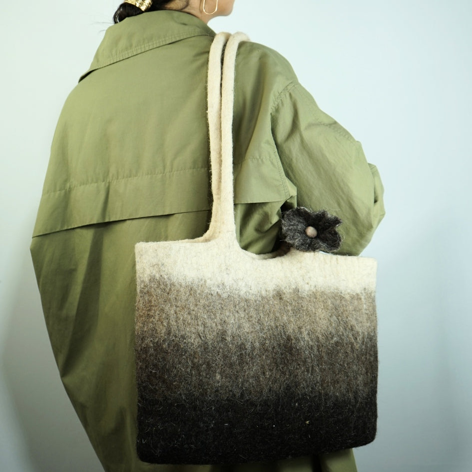 Sac à main en laine feutrée dégradé naturel