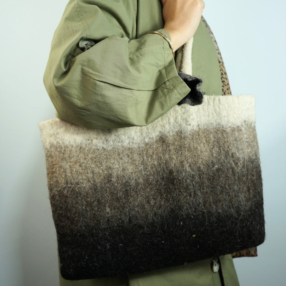 Sac à main en laine feutrée dégradé naturel