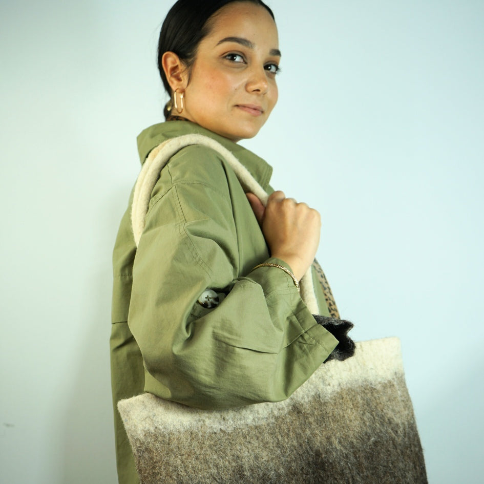 Sac à main en laine feutrée dégradé naturel
