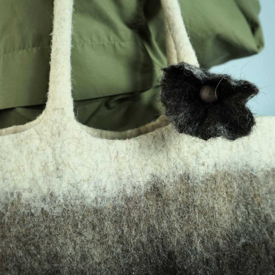 Sac à main en laine feutrée dégradé naturel