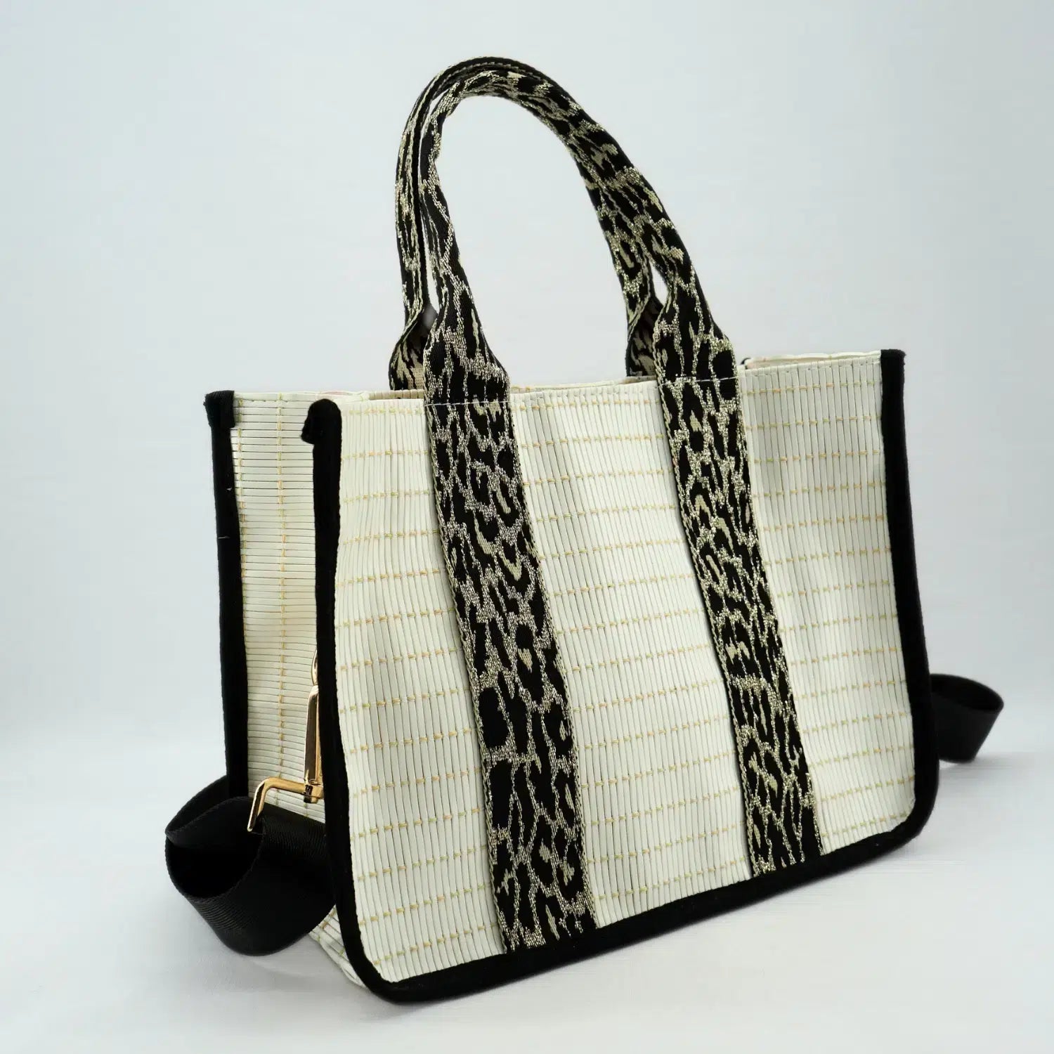 sac chic blanc bandoulière l'élégance à portée de main