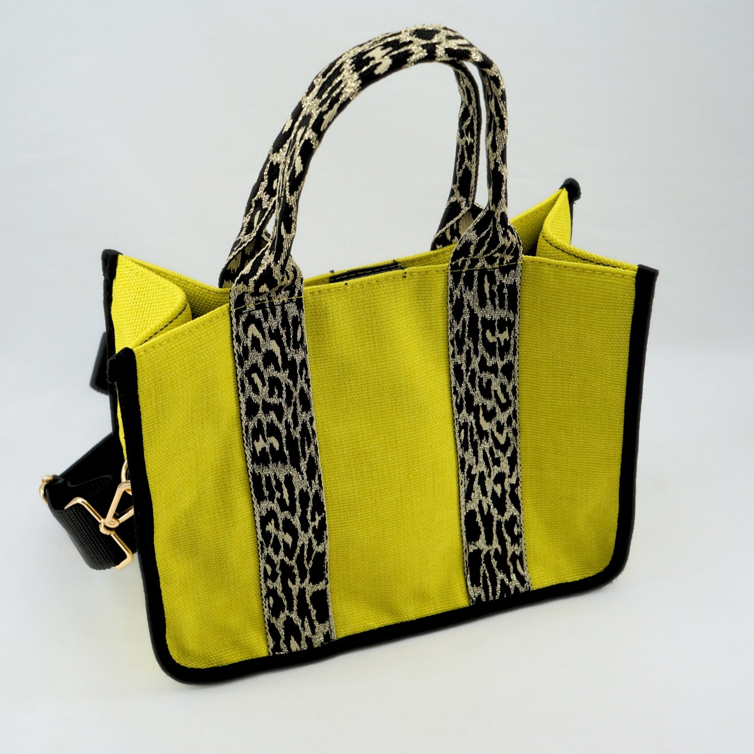Sac jaune en bandoulière, l'élégance à portée de main !