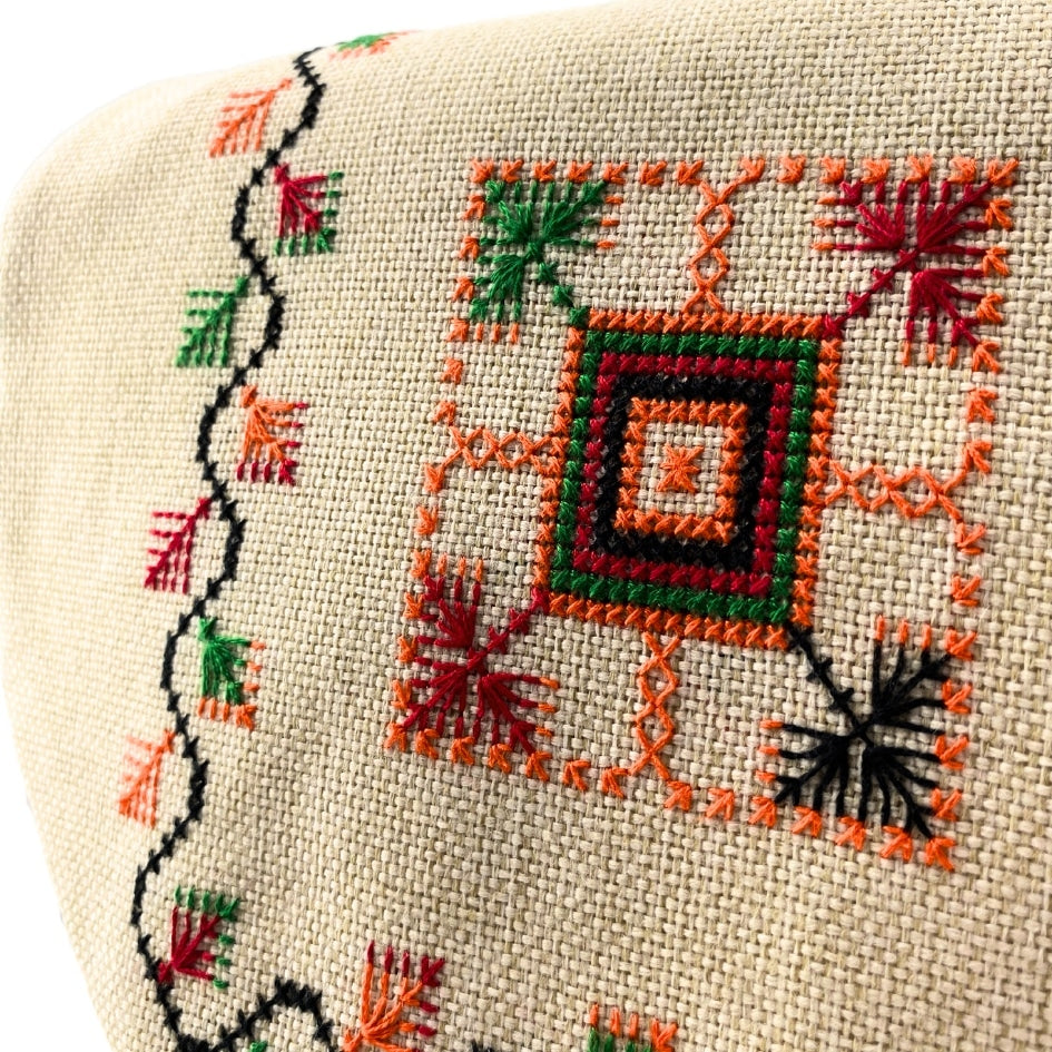 Sac brodé avec motifs multicolores