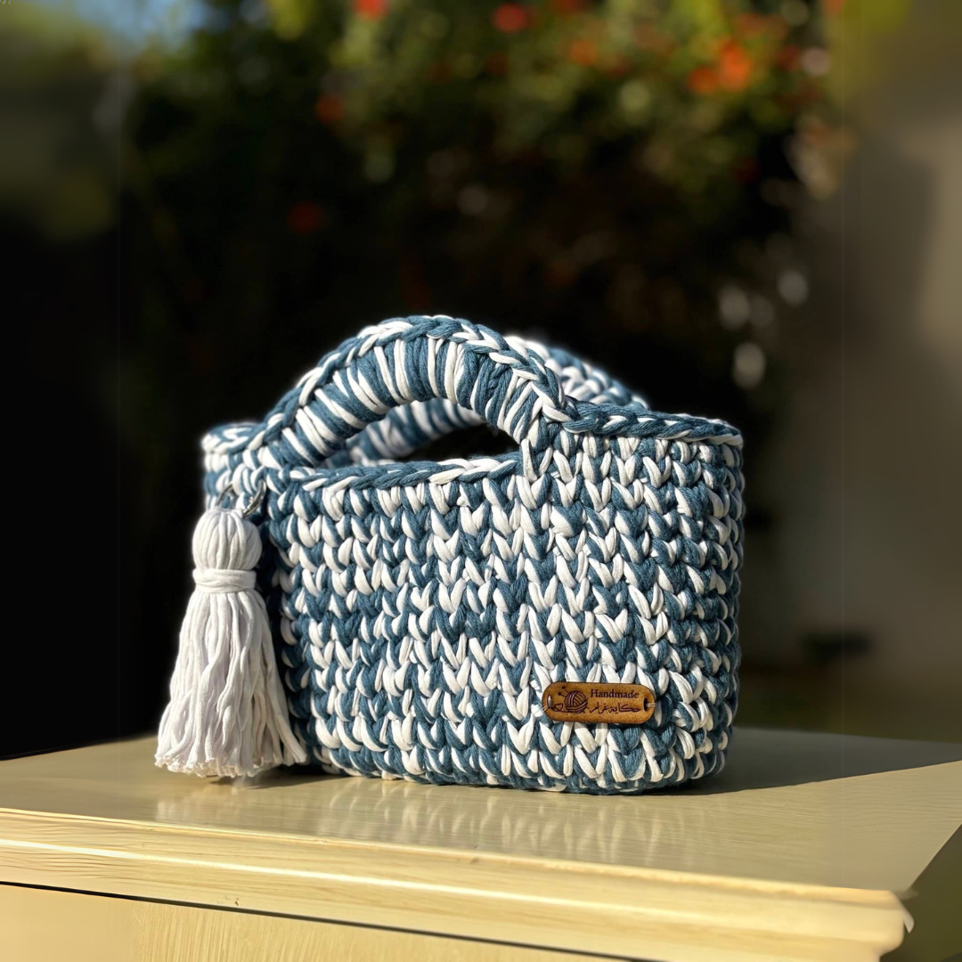 Sac en crochet bleu et blanc fait main