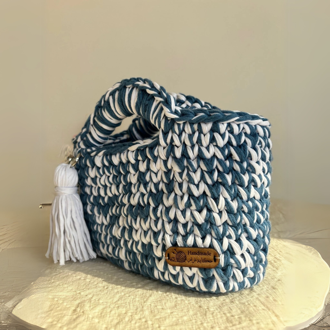 Sac en crochet bleu et blanc fait main