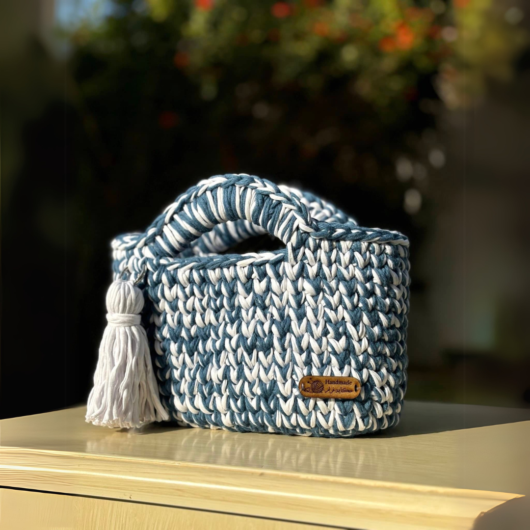 Sac en crochet bleu et blanc fait main