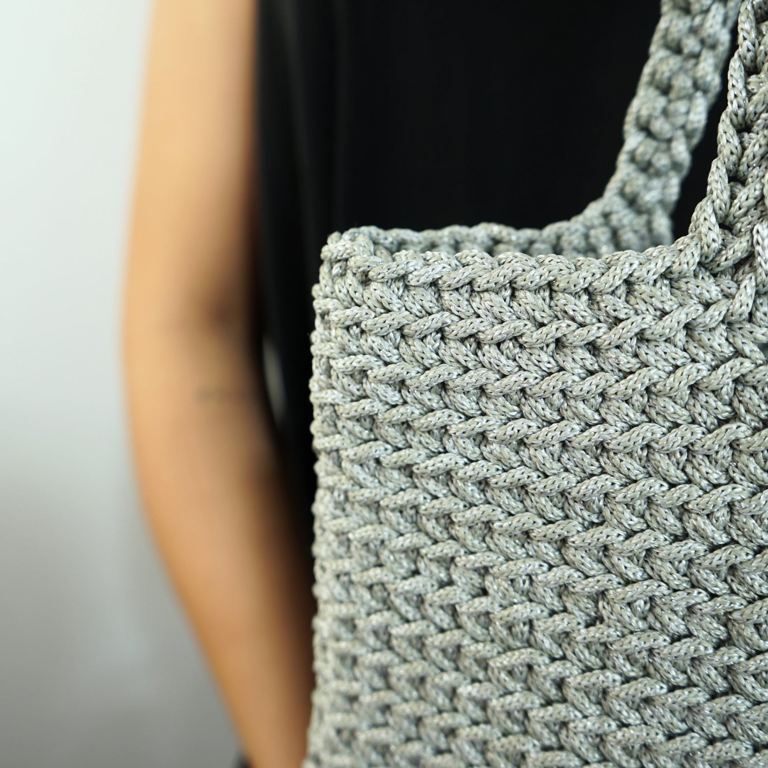 Sac crochet gris chic : l'élégance intemporelle à portée de main