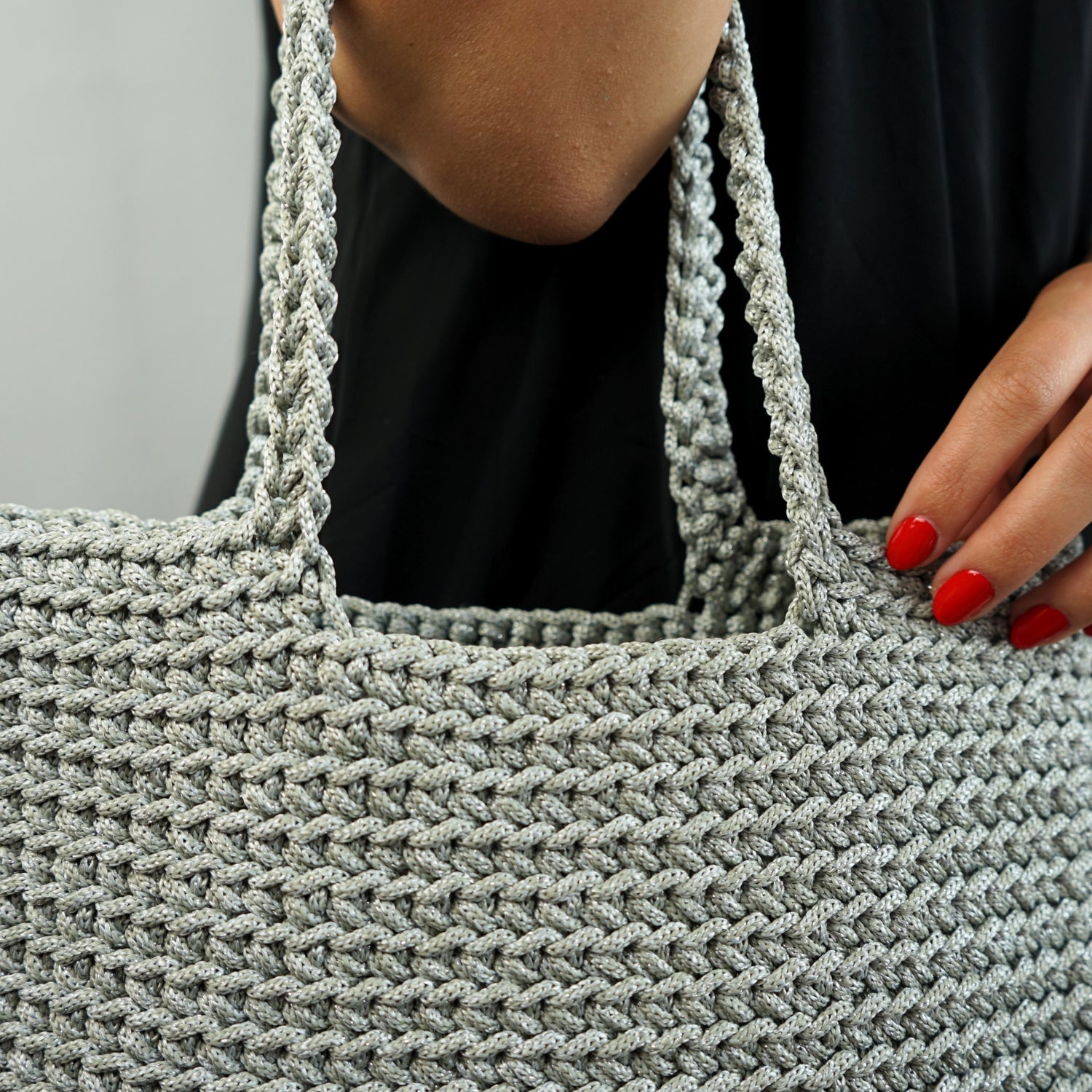Sac crochet gris chic : l'élégance intemporelle à portée de main