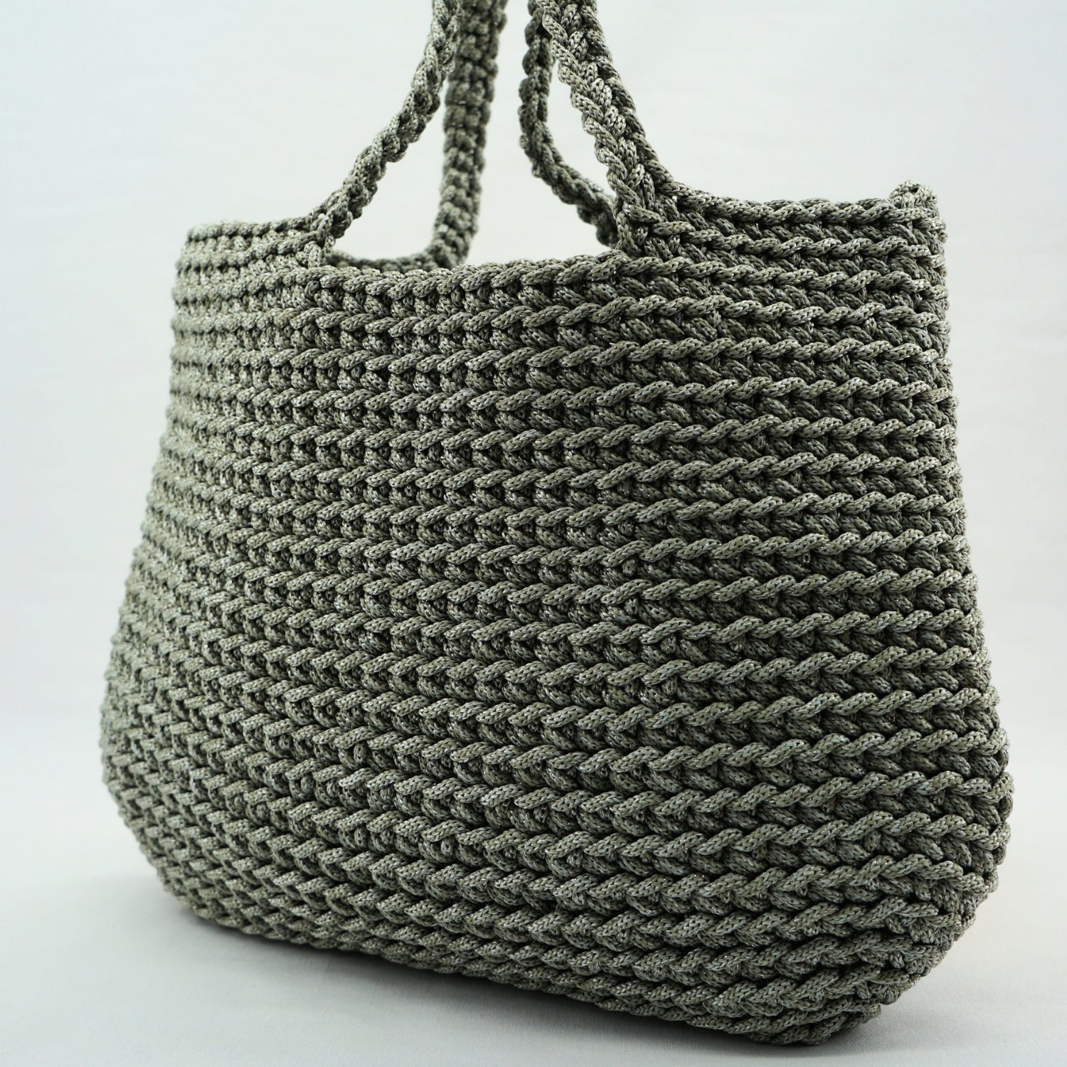 Sac crochet gris chic : l'élégance intemporelle à portée de main