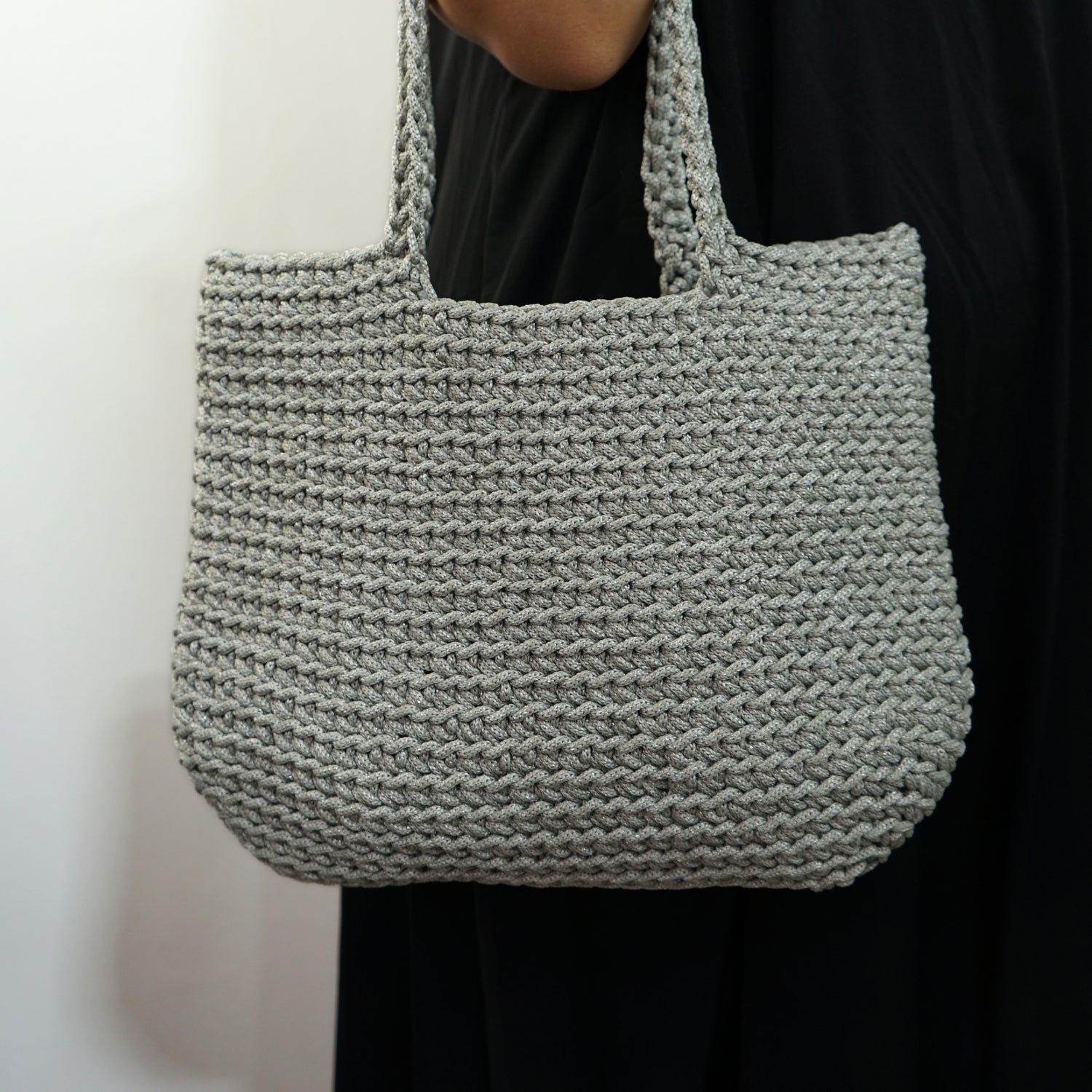 Sac crochet gris chic : l'élégance intemporelle à portée de main