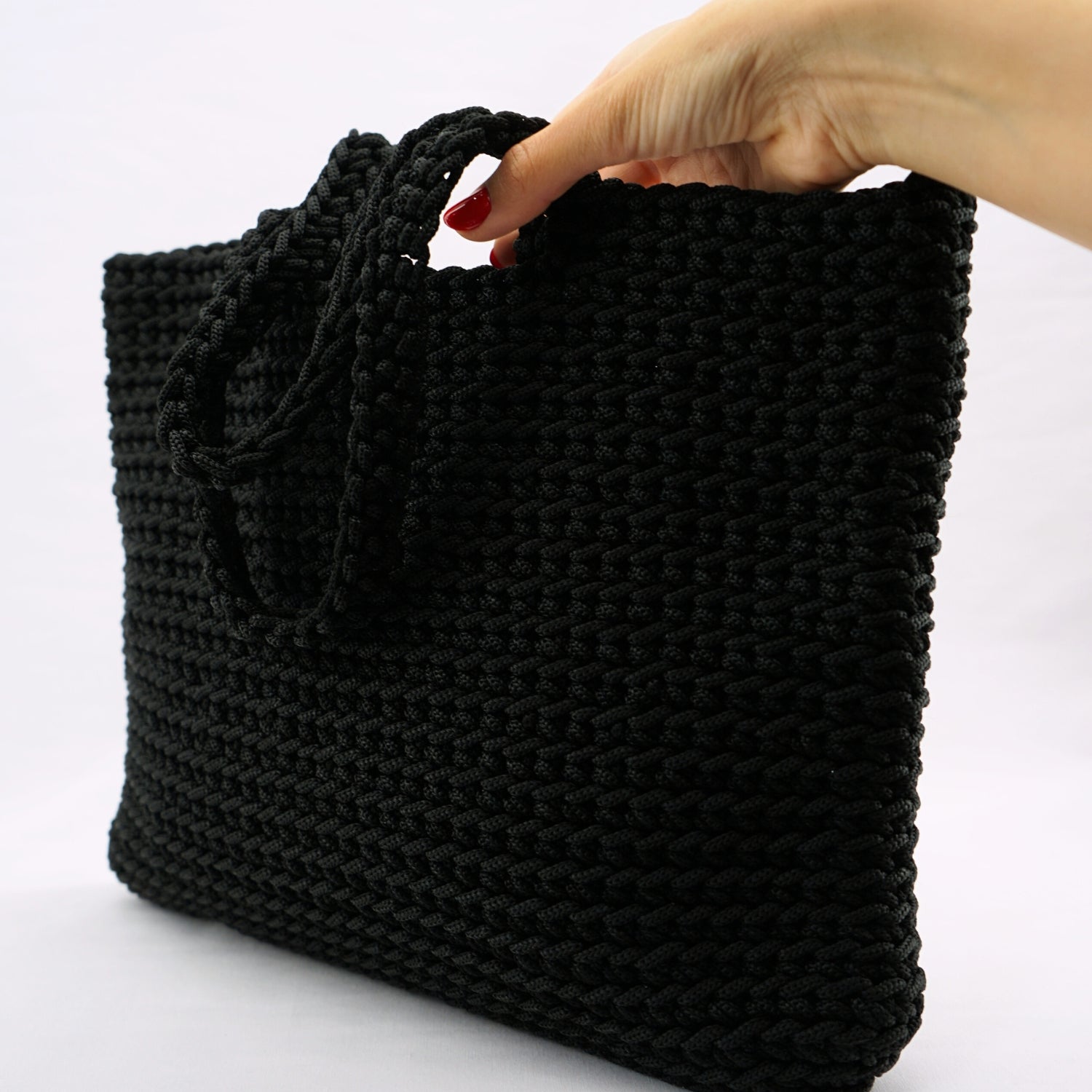 Sac noir en crochet : l'élégance irrésistible au quotidien