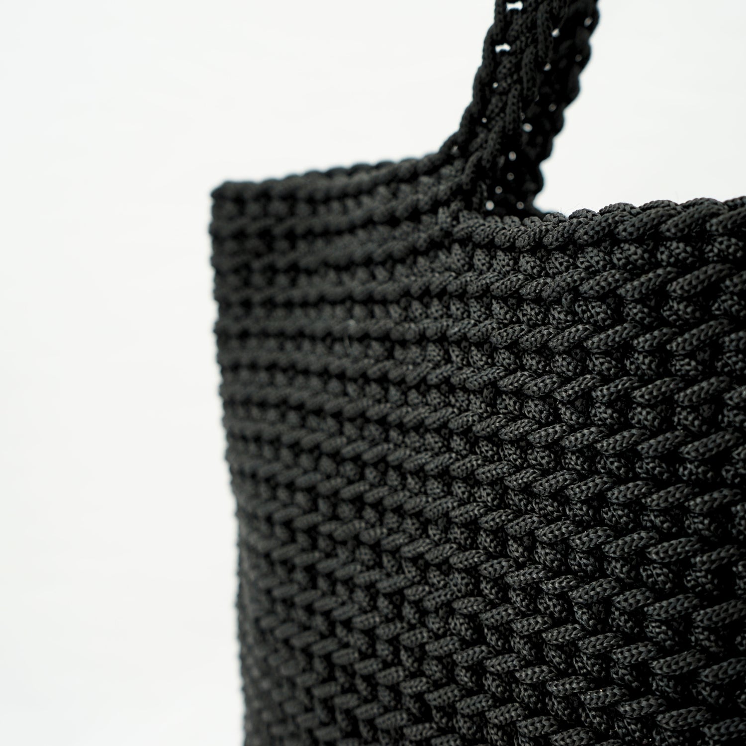 Sac noir en crochet : l'élégance irrésistible au quotidien