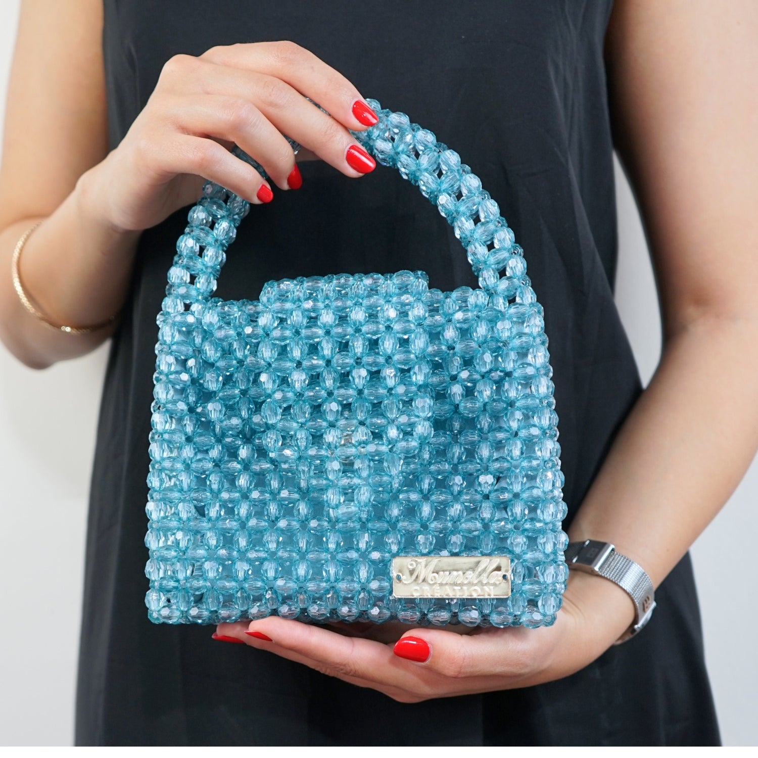 Sac perles bleu chic : l'élégance exclusive à portée de main
