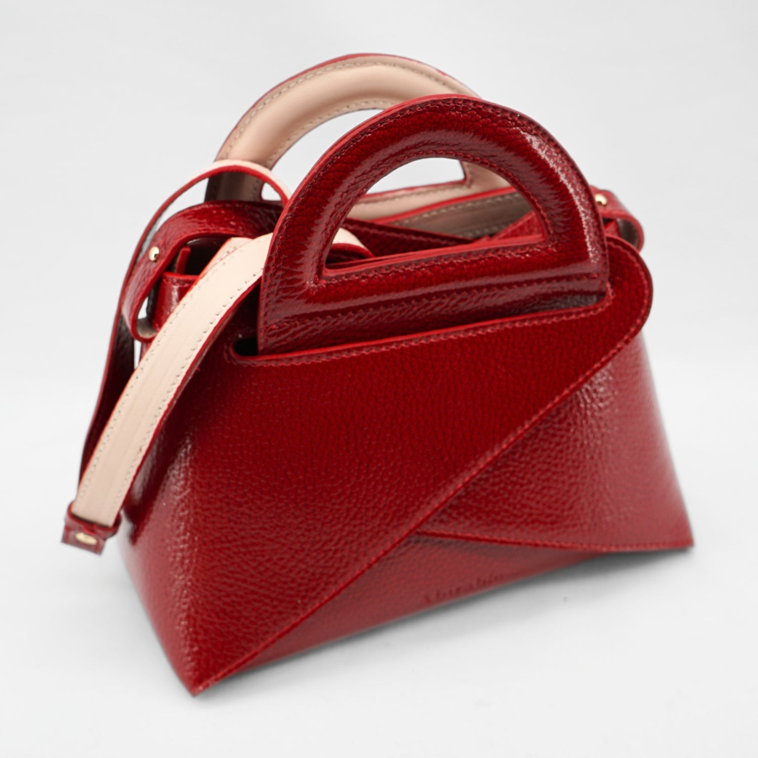 Sac réversible en cuir rouge et rose : élégance artisanale unique