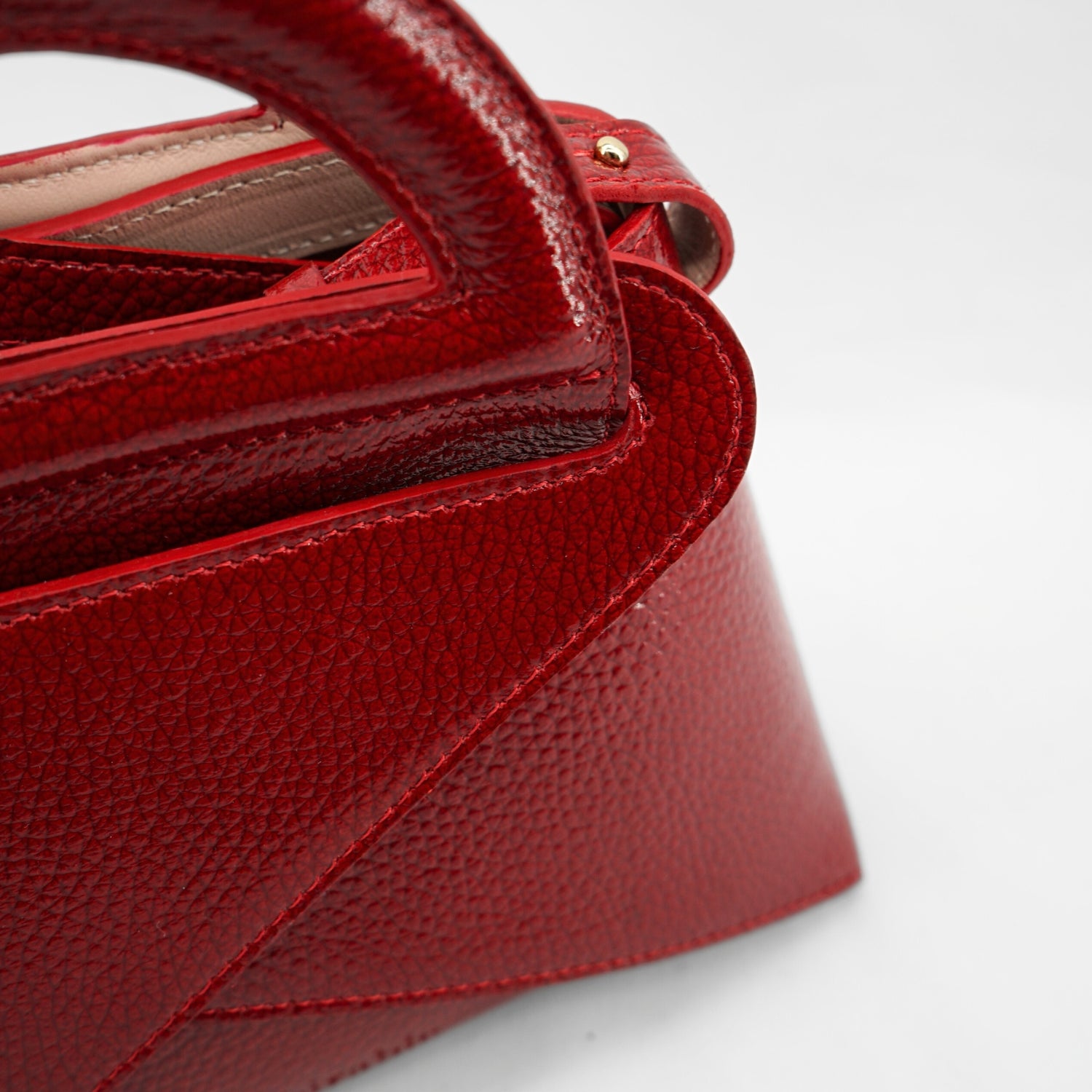 Sac réversible en cuir rouge et rose : élégance artisanale unique