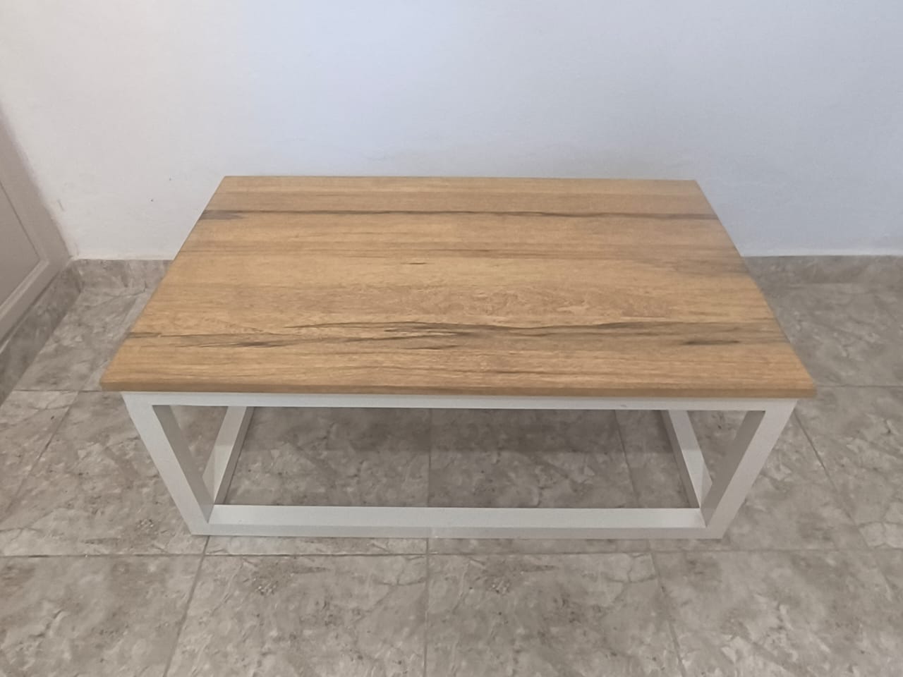 Table basse en bois du chêne et aluminium – Disponible en Noir ou Blanc (100 × 60 × 42 cm)