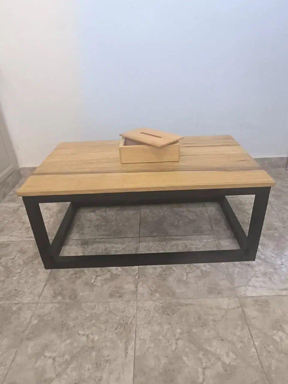 Table basse en bois du chêne et aluminium – Disponible en Noir ou Blanc (100 × 60 × 42 cm)