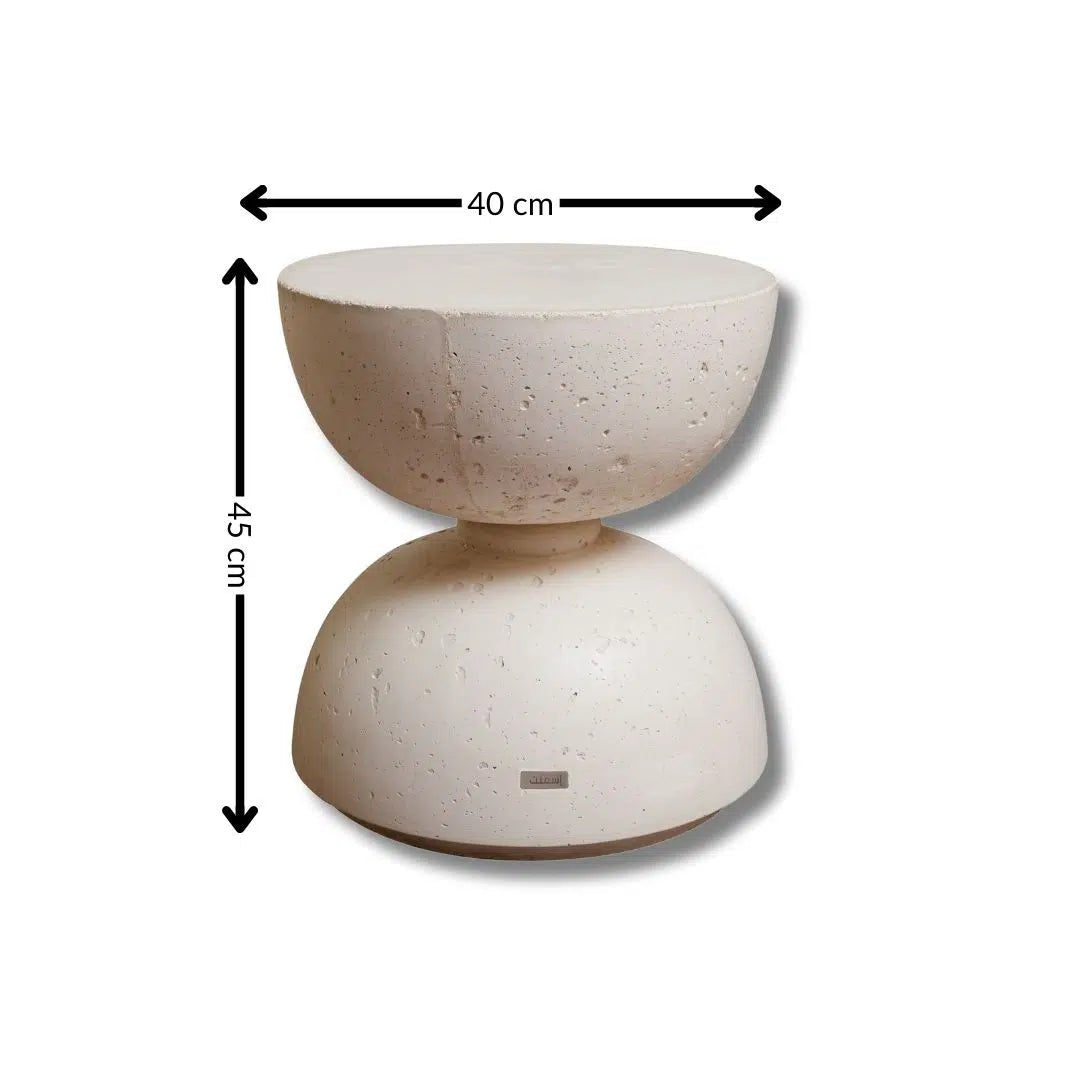 Table d'appoint Grenat en béton avec deux mi-sphères (40 × 45 cm)