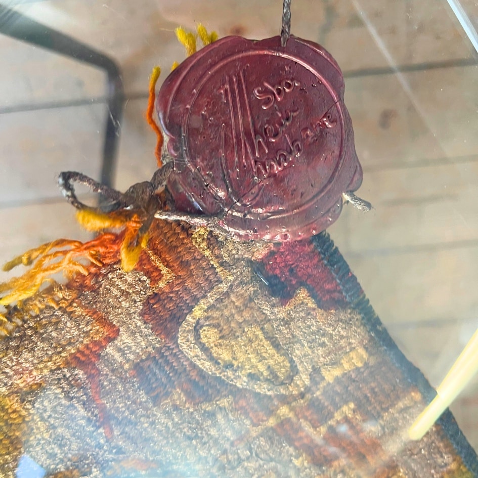 Table Upcyclée Margoum sur Tapis Berbère - Pièce Unique