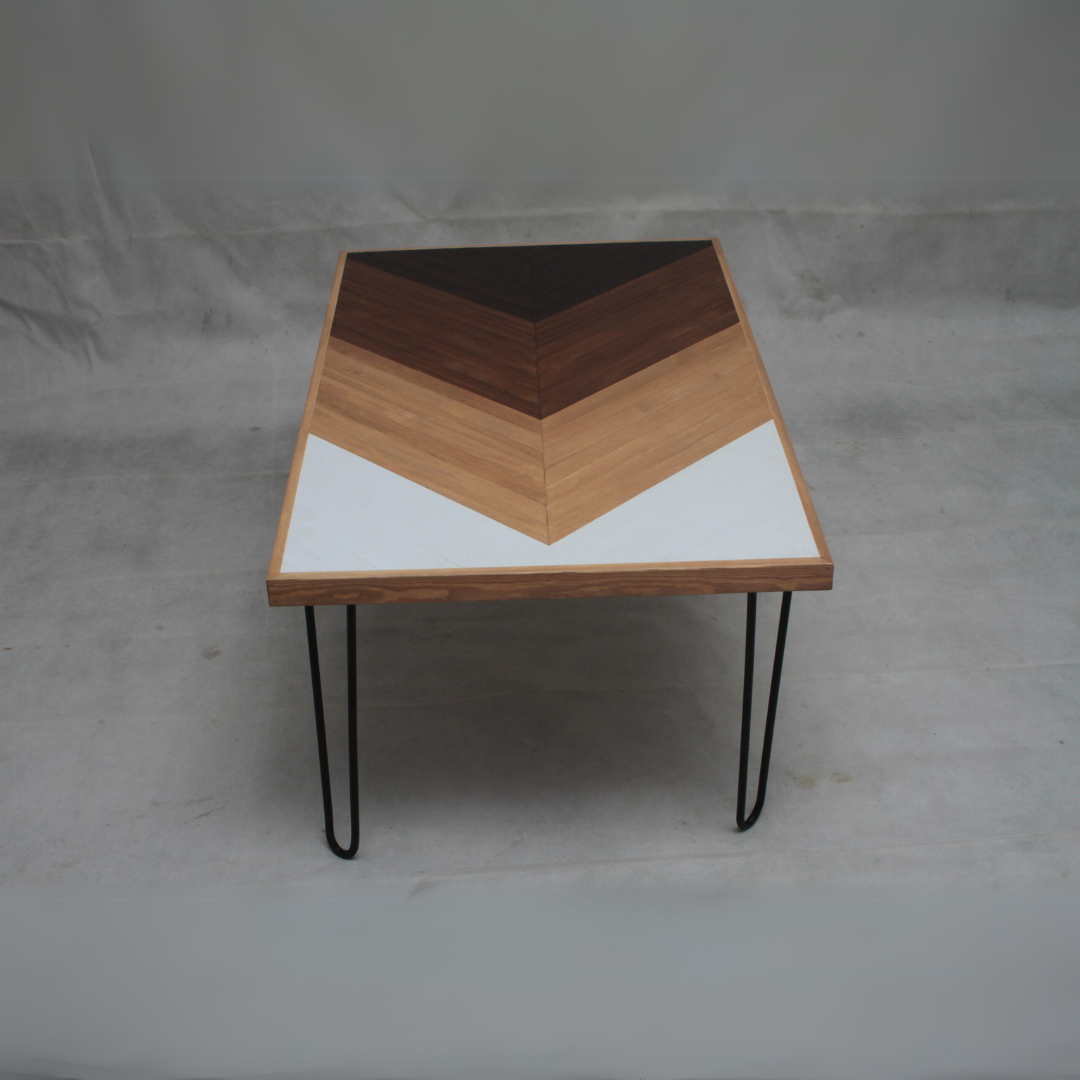 Table basse artisanale bois rouge – Design unique