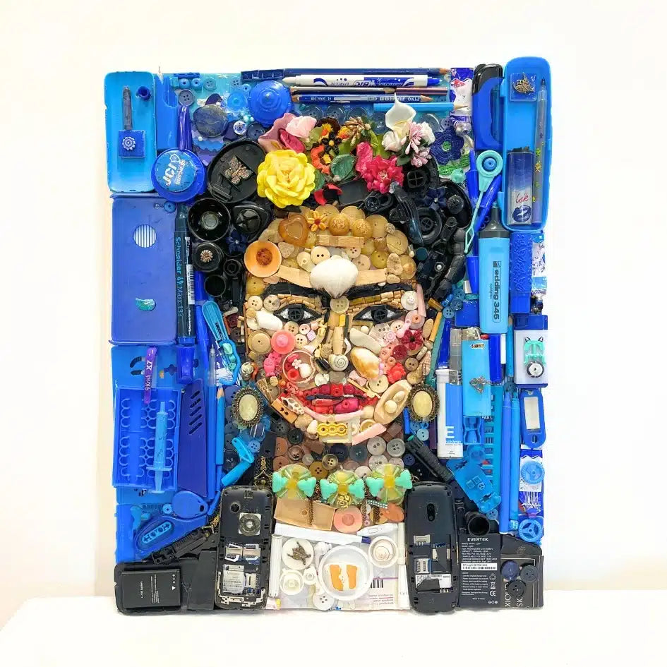 Portrait de Frida Kahlo en Objets Recyclés – Art Mexicain