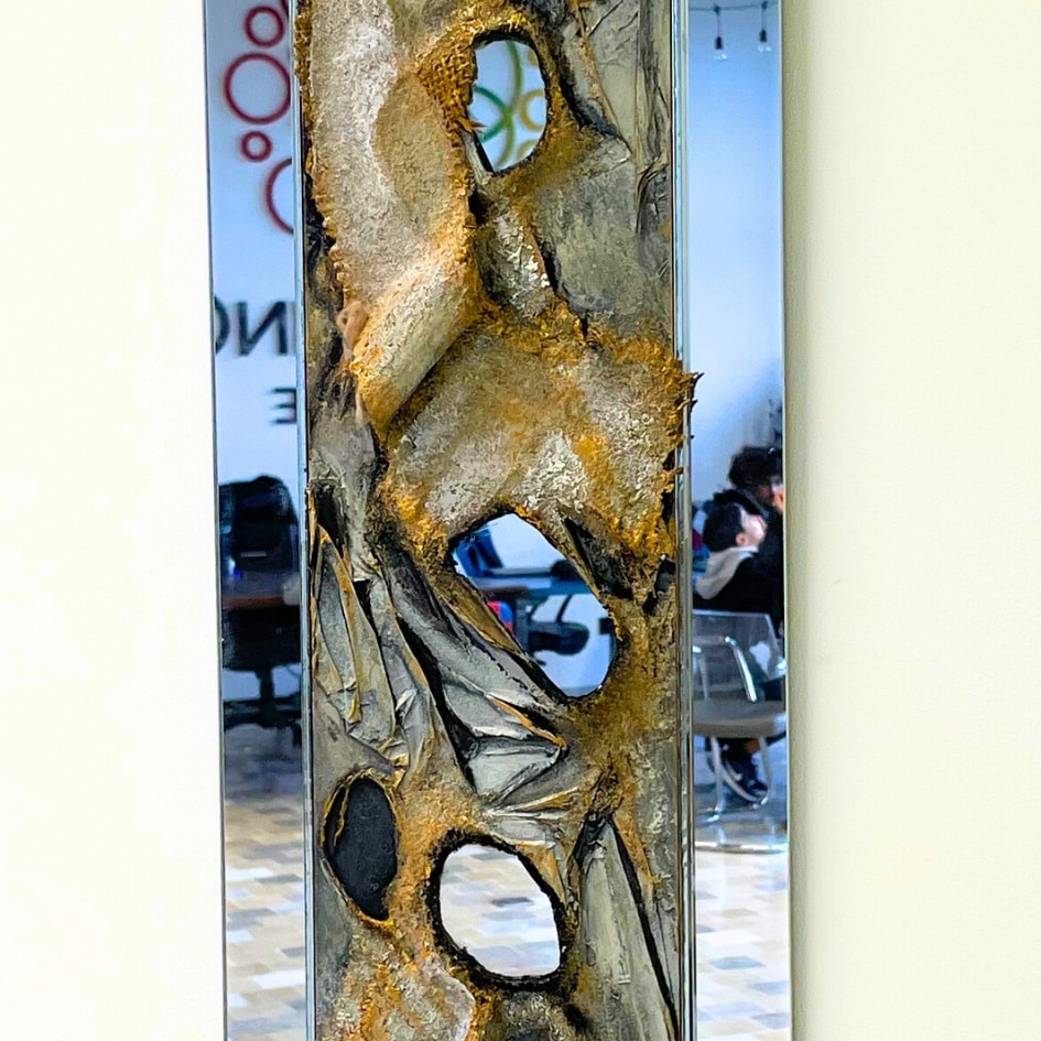 Suspension Murale Artistique en Pâte de Bois - Décoration Murale verticale avec nuance de doré