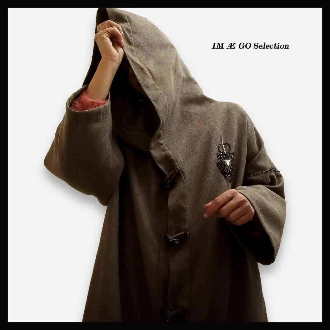 Manteau style barnous revisité en cachemire – Broderie Khlel tunisien, pièce unique faite à la main