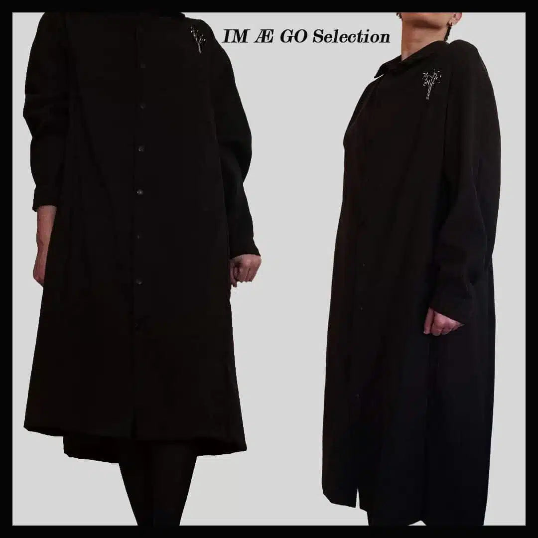 Robe-manteau en crêpe de laine brodé à la main – Motif Olivier, pièce unique