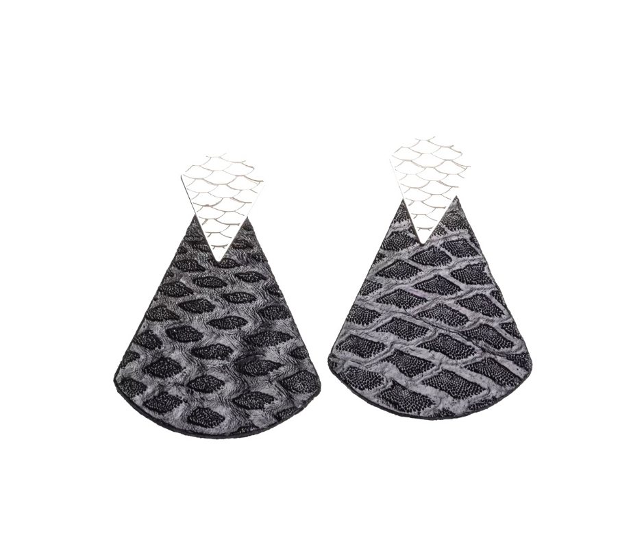 Boucles d'oreilles en cuir de peau de saumon " Triggerfish Tenebris "