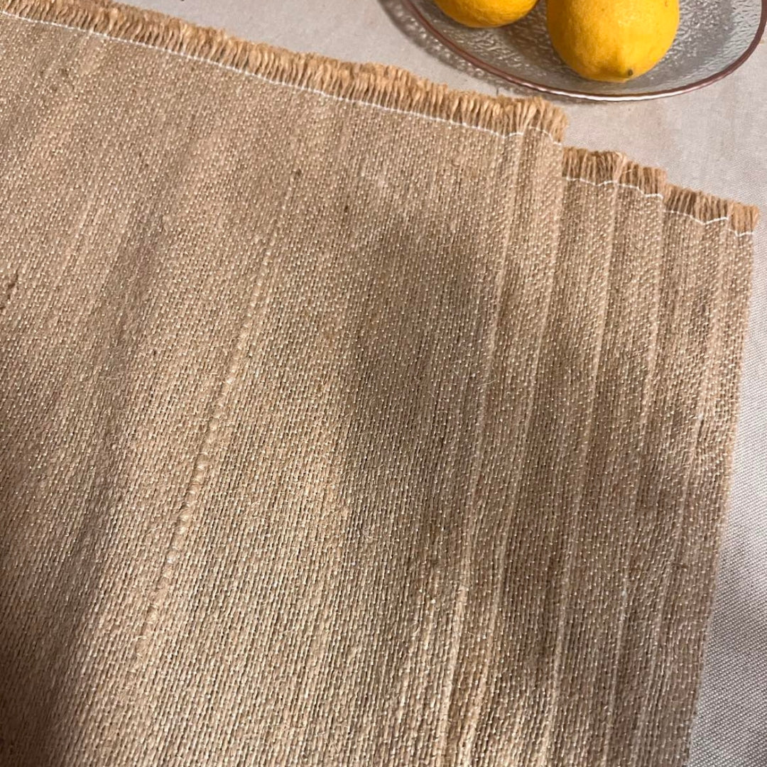 Un lot de 6 sous plat en jute naturelle