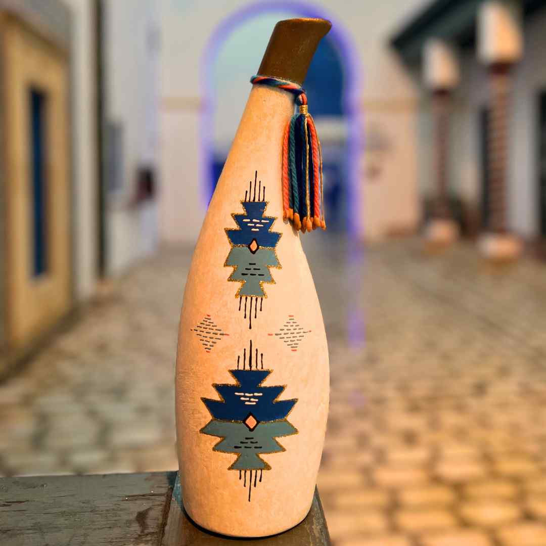 Vase Sculpté et Peint à la Main "Sidi Bousaid" pour Décoration Intérieure