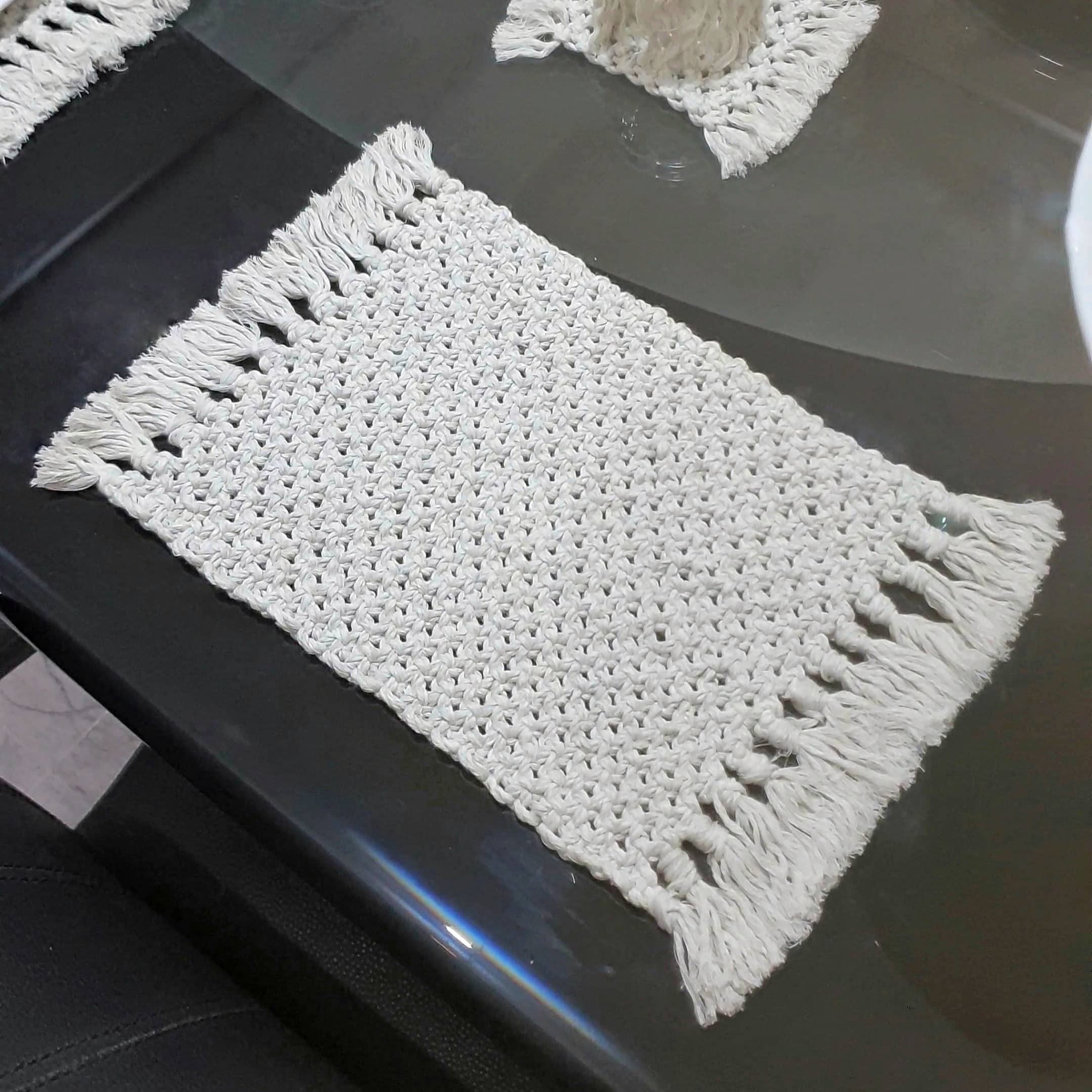 Sous-plat macramé élégant avec porte-serviette pour table chic