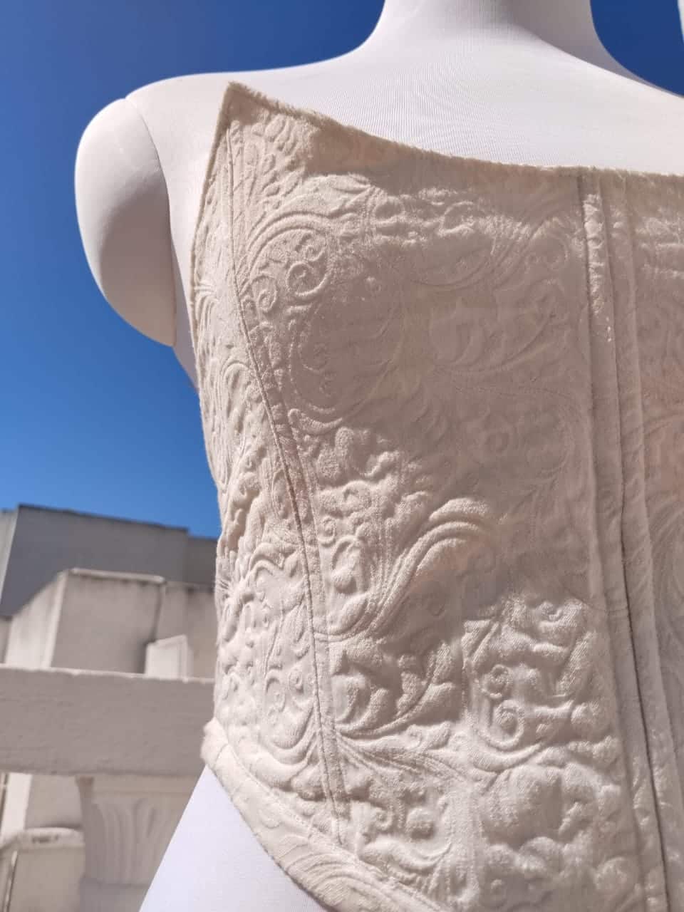 Corsets blanc Carolina fait main en tissu Vintage recyclé