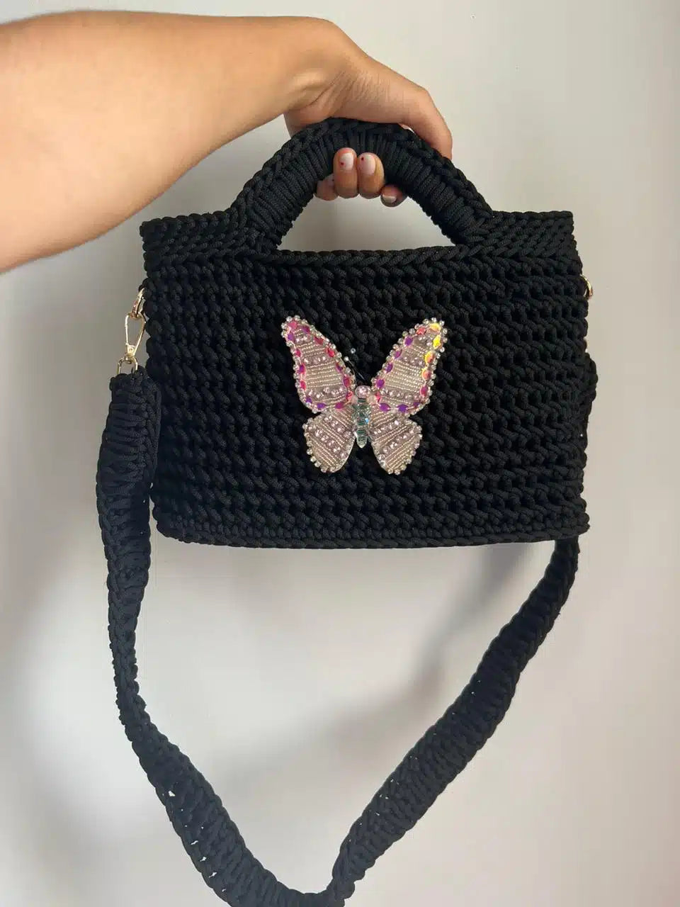 sac noir en crochet avec papillon